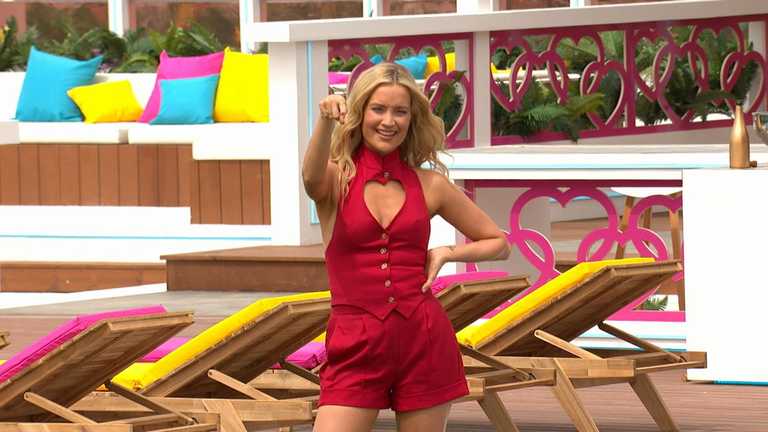Laura Whitmore shares hilarious insight into life in Love Island villa Laura Whitmore shares hilarious insight into life in Love Island villa