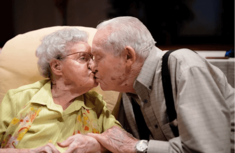 Couple, both 100, die holding hands just hours apart after being married for almost 80 years Couple, both 100, die holding hands just hours apart after being married for almost 80 years