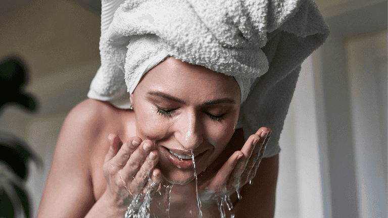 Is hot or cold water better for washing your face? Is hot or cold water better for washing your face?