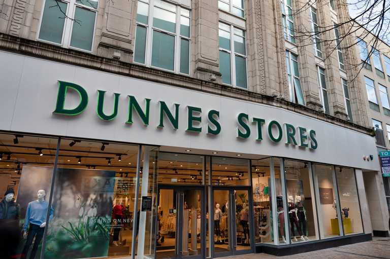 Dunnes Stores shoppers rush to buy ‘shimmering’ dress perfect for festive season Dunnes Stores shoppers rush to buy ‘shimmering’ dress perfect for festive season