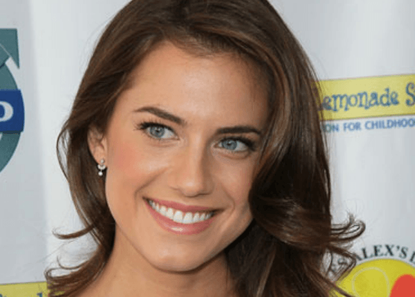 PIC: First Snap Of Alison Williams As Peter Pan…