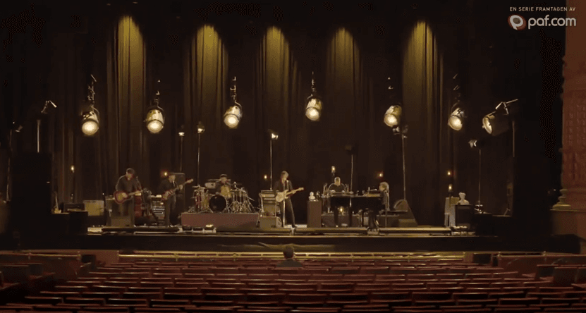 WATCH: Man Enjoys Audience For One With Bob Dylan During Social Experiment