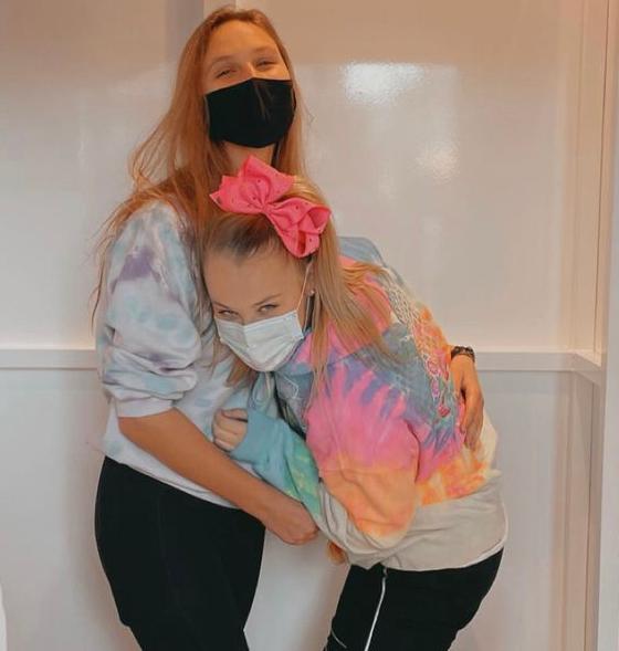 JoJo Siwa introduces her new girlfriend in anniversary Instagram post