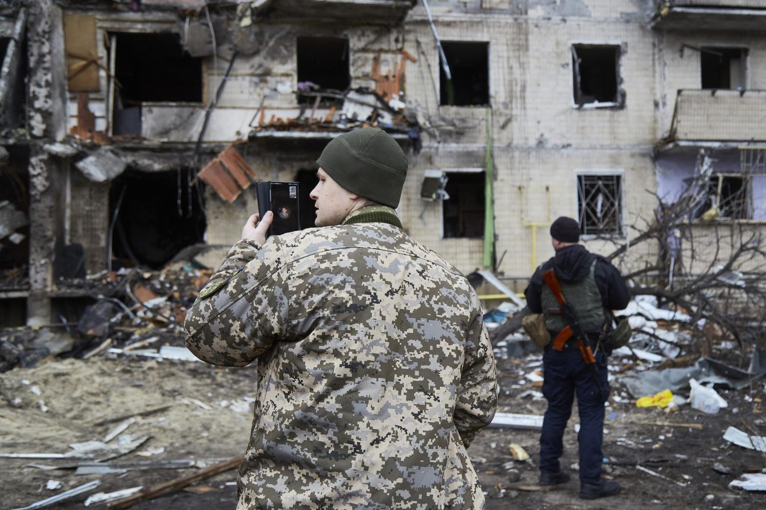 Violence in Ukraine enters fifth day as Putin issues nuclear threat