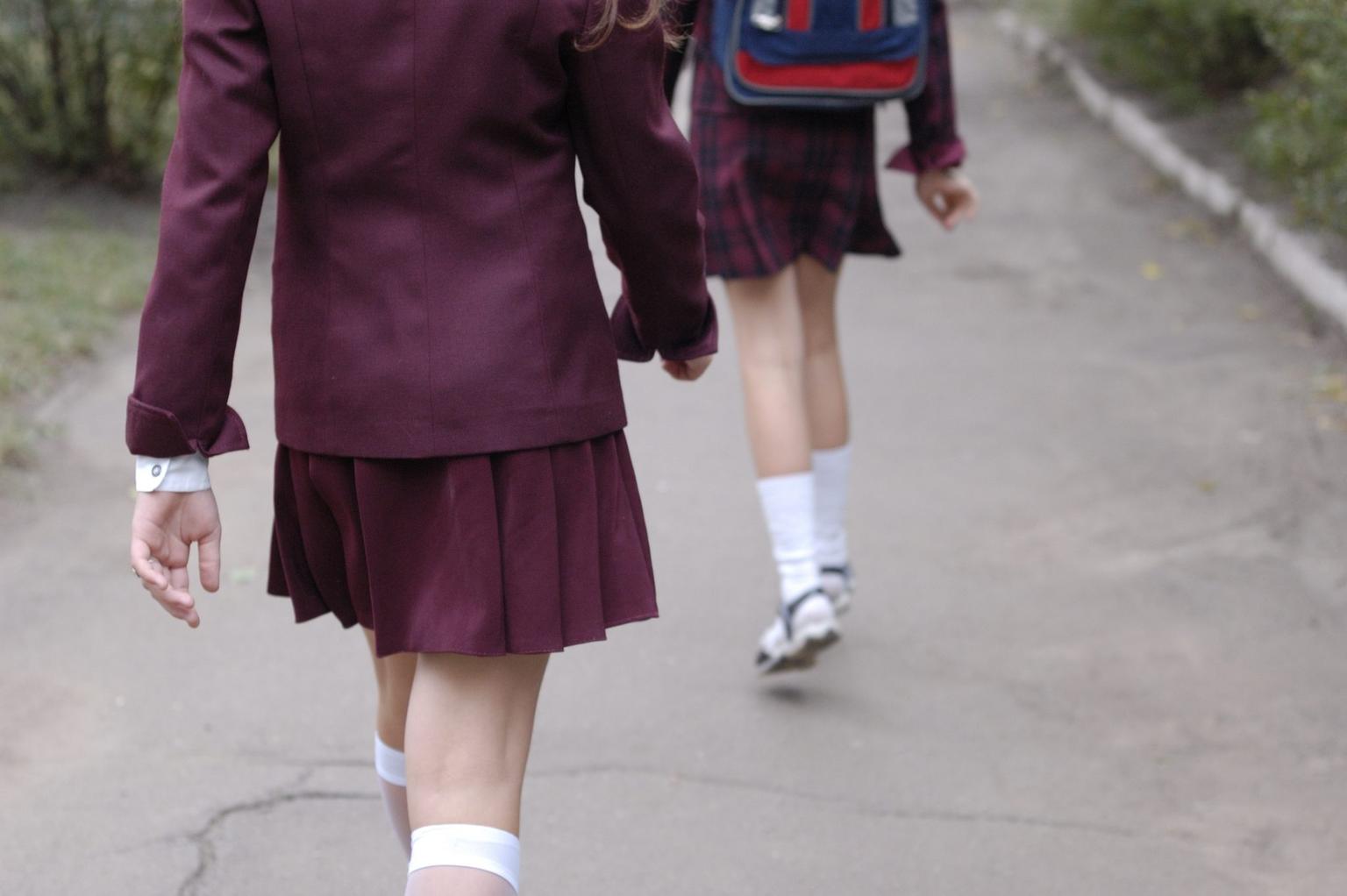 School in the UK bans skirts for all students