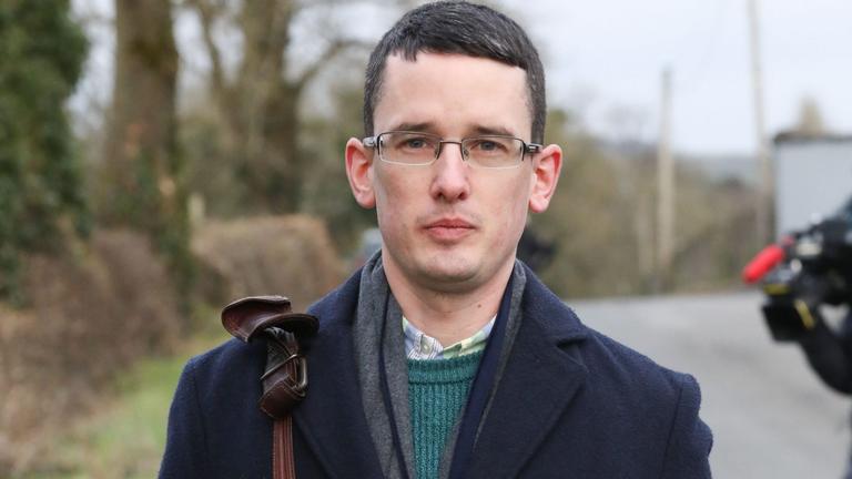 “How dare you” – Enoch Burke and family members forcibly removed from Court of Appeals “How dare you” – Enoch Burke and family members forcibly removed from Court of Appeals