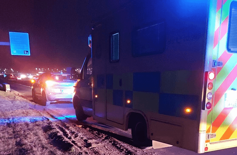 Hero Gardaí help deliver baby boy on the side of the M7 Hero Gardaí help deliver baby boy on the side of the M7