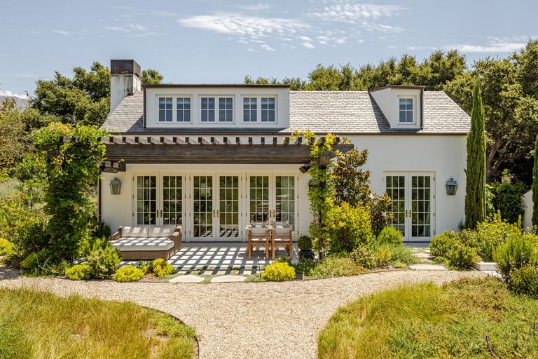 Gwyneth Paltrow’s Californian guesthouse will be listed on Airbnb this month Gwyneth Paltrow’s Californian guesthouse will be listed on Airbnb this month