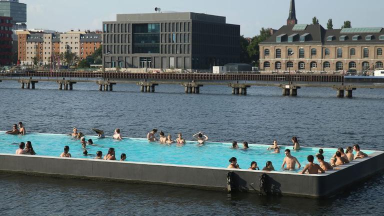 Women in Berlin allowed to swim topless in public pools, just like men
