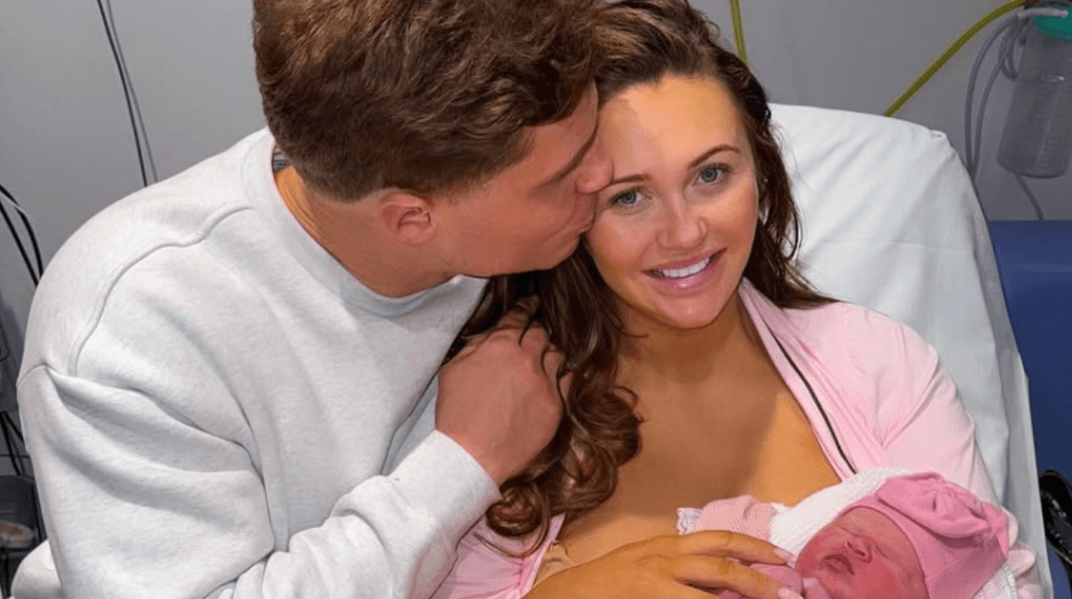Charlotte Dawson sparks vital conversation about the pressure on women to bounce back after birth