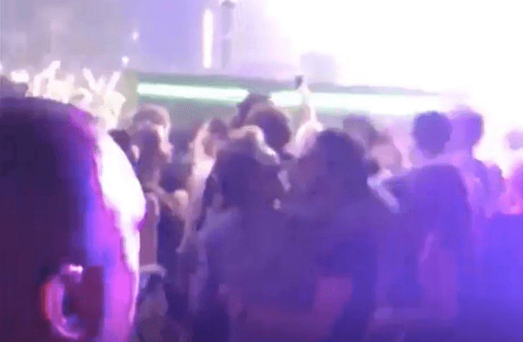 Vine Circulates Online Allegedly Showing 1D’s Niall Horan “Kissing” A Guy In Vegas Nightclub Vine Circulates Online Allegedly Showing 1D’s Niall Horan “Kissing” A Guy In Vegas Nightclub