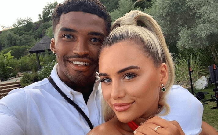 Sorry, wait… what? Apparently, Michael Griffiths is ‘head over heels’ in love with Ellie Brown Sorry, wait… what? Apparently, Michael Griffiths is ‘head over heels’ in love with Ellie Brown