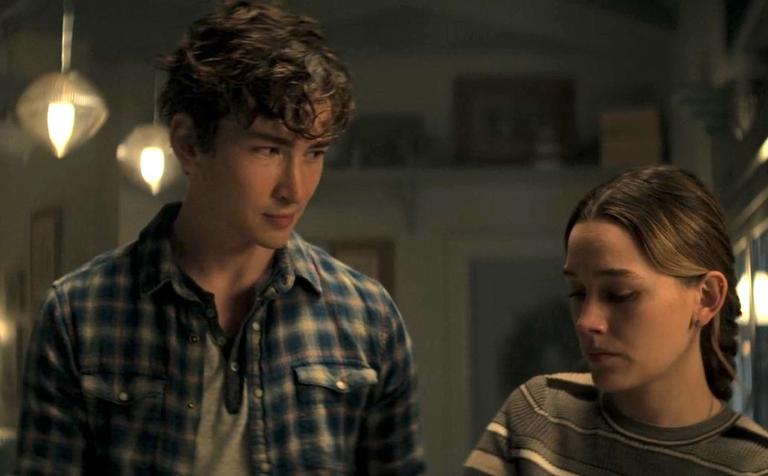 You stars Victoria Pedretti and Dylan Arnold spark romance rumours You stars Victoria Pedretti and Dylan Arnold spark romance rumours