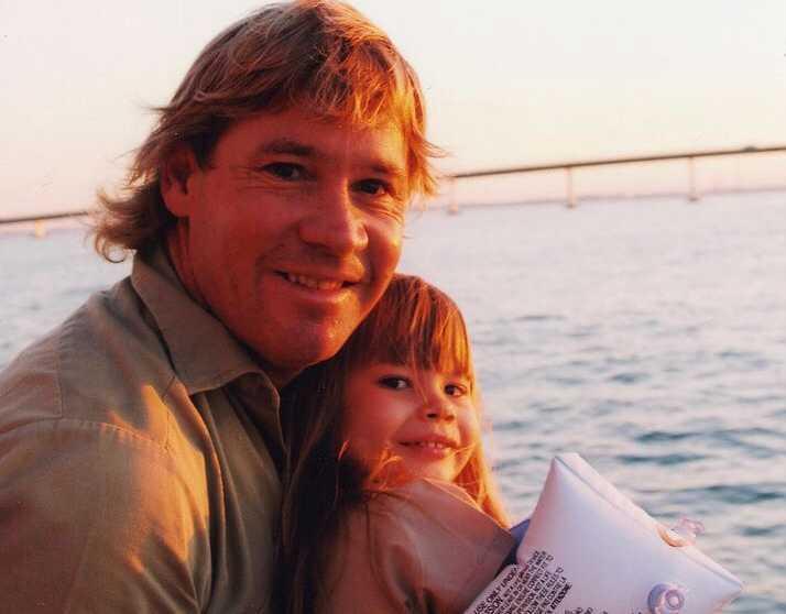Bindi Irwin pays touching tribute to late dad on Steve Irwin Day Bindi Irwin pays touching tribute to late dad on Steve Irwin Day