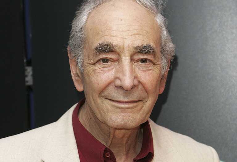 Legendary Eastenders actor Leonard Fenton dies aged 95 Legendary Eastenders actor Leonard Fenton dies aged 95