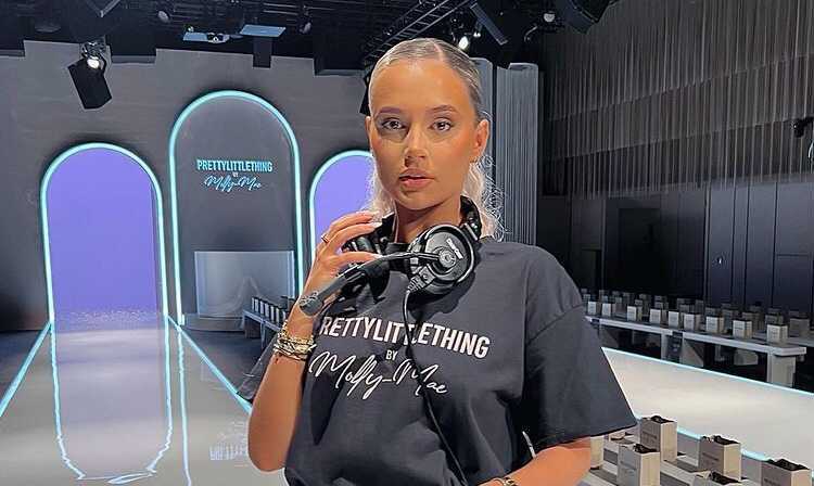 Love Island star stages protest over fast fashion outside Molly Mae’s latest runway show Love Island star stages protest over fast fashion outside Molly Mae’s latest runway show