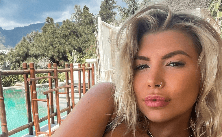 Olivia Bowen addresses body-shamers during pregnancy Olivia Bowen addresses body-shamers during pregnancy