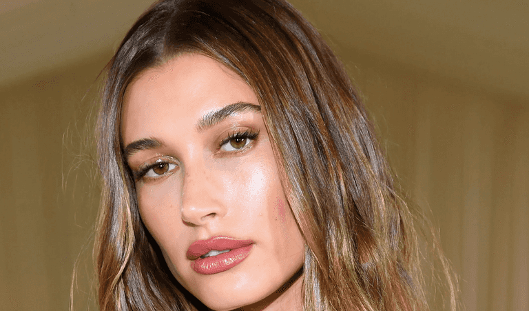 Hailey Bieber swears by this €18 face cream that’s available from every pharmacy Hailey Bieber swears by this €18 face cream that’s available from every pharmacy