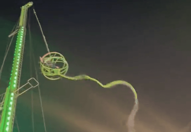 Terrifying moment Winter Wonderland slingshot ride snaps with people trapped inside Terrifying moment Winter Wonderland slingshot ride snaps with people trapped inside