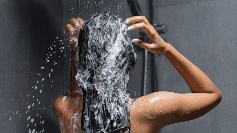 This is why you shouldn’t wash your hair in hot water This is why you shouldn’t wash your hair in hot water