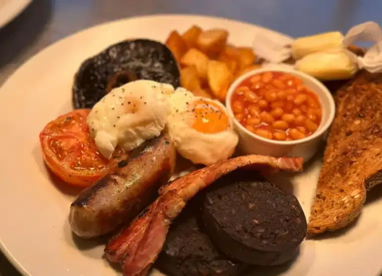 Pub hits back after angry customers complain about €30 breakfast Pub hits back after angry customers complain about €30 breakfast