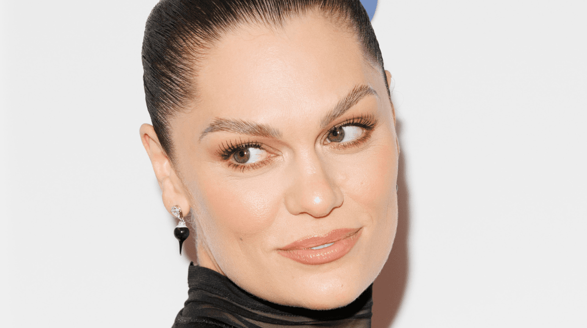 Jessie J shares emotional message during final show before her breast cancer surgery