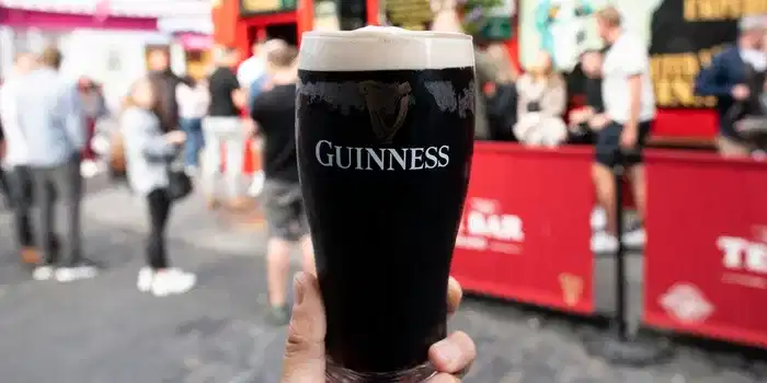 Four Irish pubs named among top 30 best bars in Europe Four Irish pubs named among top 30 best bars in Europe